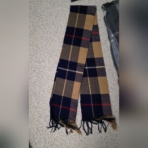 Elegant Plaid Scarf in Navy and Tan